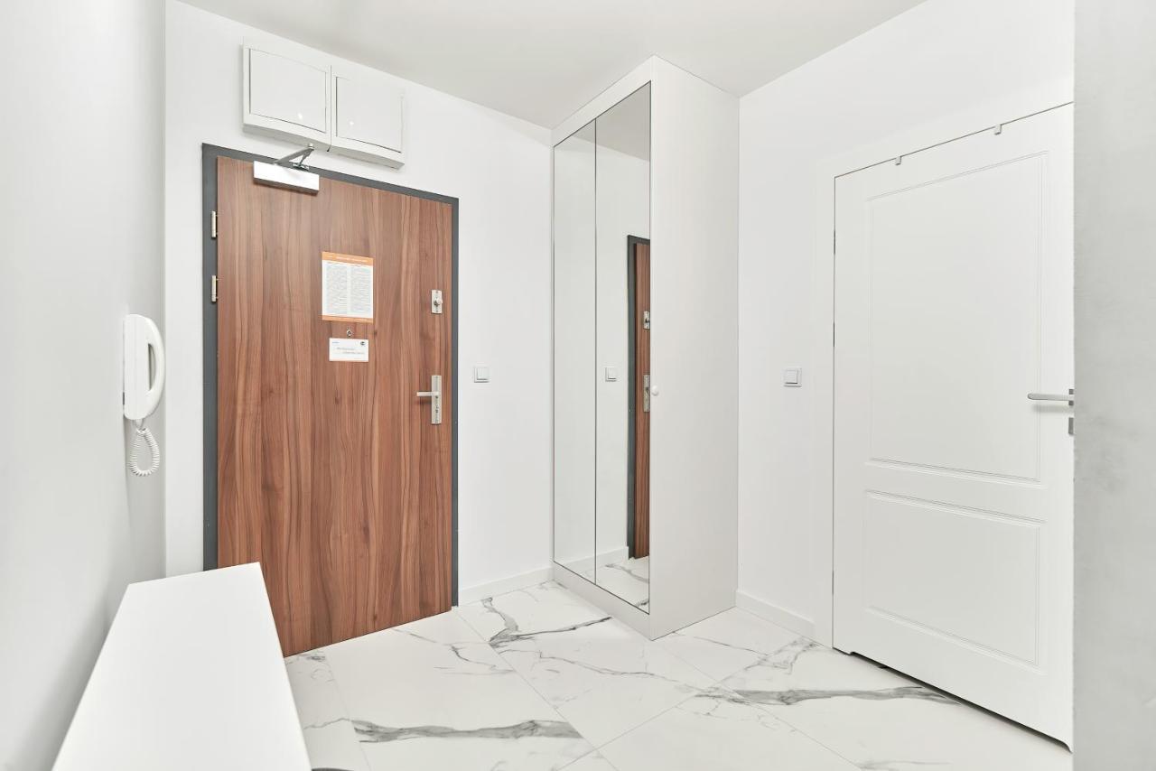 Exclusive Apartments Gwiazdzista With Free Garage Wroclaw By Noclegi Renters Exteriér fotografie