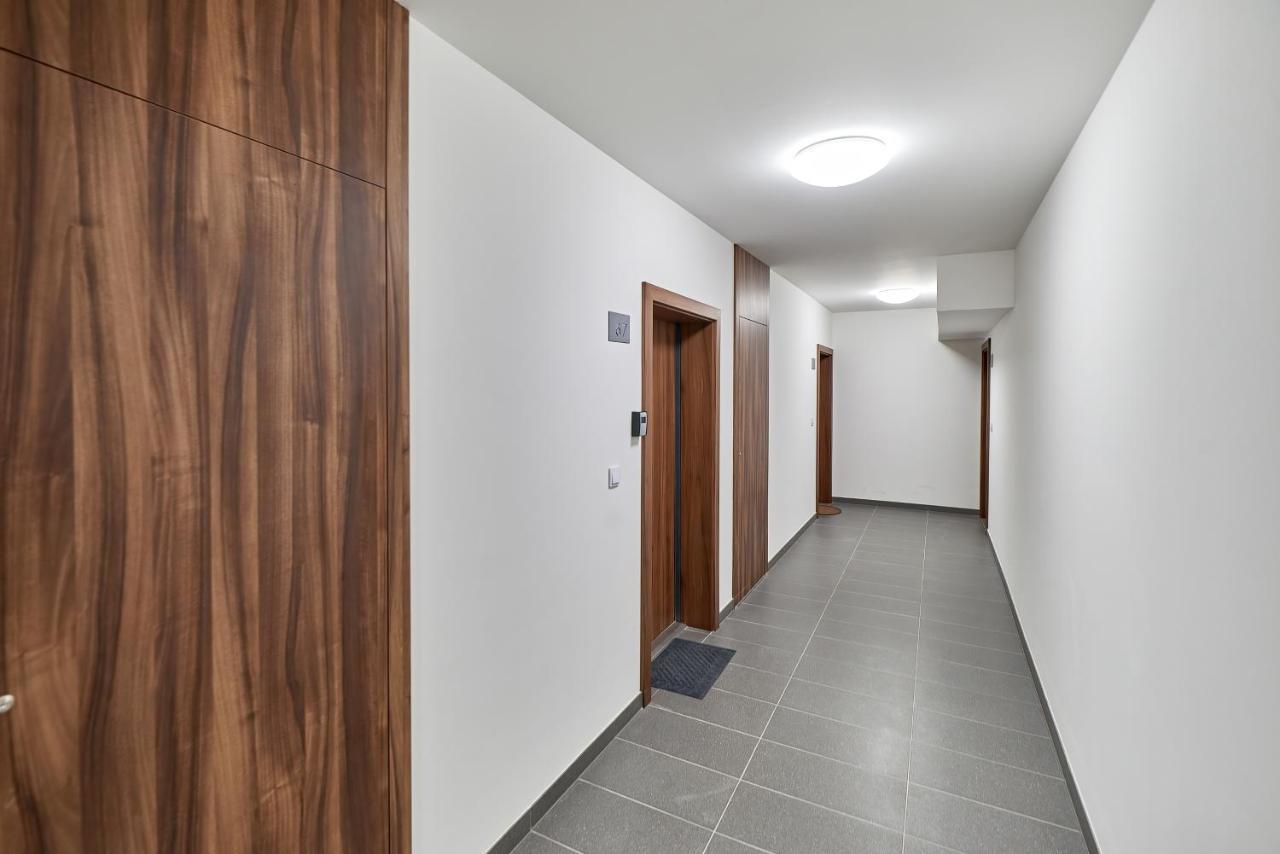 Exclusive Apartments Gwiazdzista With Free Garage Wroclaw By Noclegi Renters Exteriér fotografie