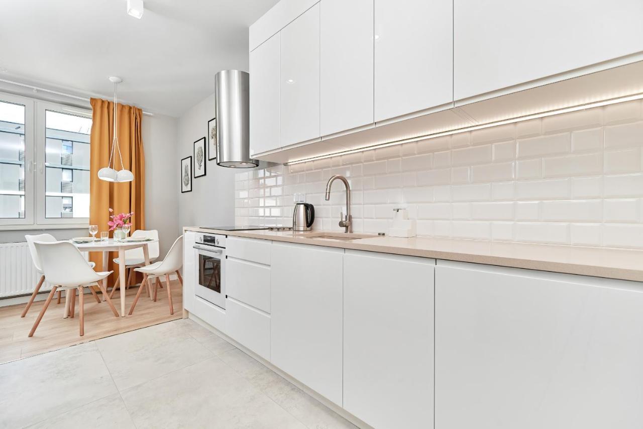Exclusive Apartments Gwiazdzista With Free Garage Wroclaw By Noclegi Renters Exteriér fotografie